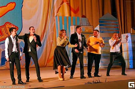 2 марта сборная Чебоксар "ЧУВАШИ-ЧГУ" сыграют свою первую игру в сезоне телевизионной Премьер-Лиги Международного Союза КВН! Едем поддерживать наших в Москву!!!