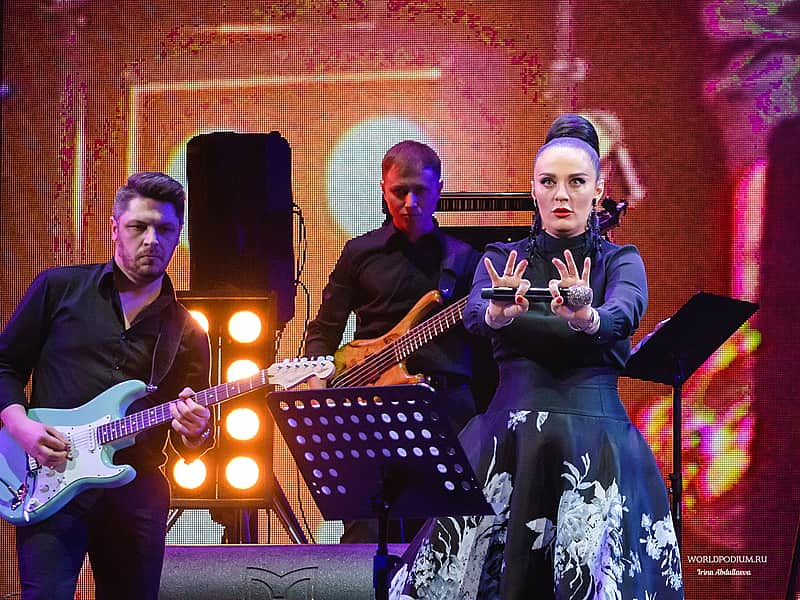 В пятницу, 15 марта, в ДК Тракторостроителей в Чебоксарах – Елена Ваенга (16+).