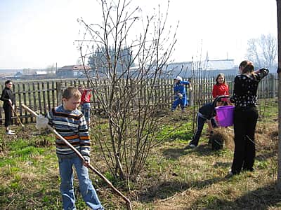 С 1 апреля в Канашском районе объявлен весенний двухмесячник по благоустройству и озеленению населенных пунктов.