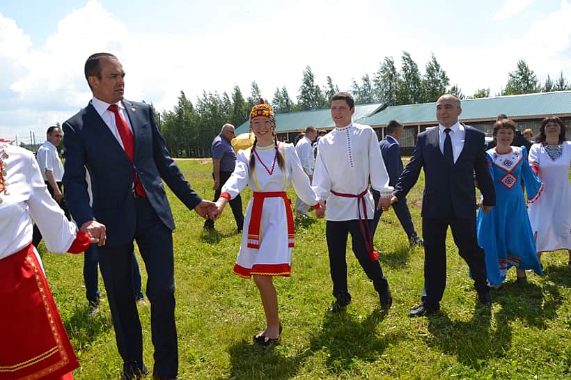 11 июня 2016 г. на стадионе «Урожай» около д.Асхва состоялся праздник песни, труда и спорта "Акатуй-2016" в Канашском районе.