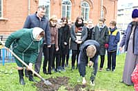 11 мая 2017 года на территории храма иконы Божией Матери «Всех скорбящих Радость» была организована и проведена экологическая акция «Посади дерево» (фото №9).