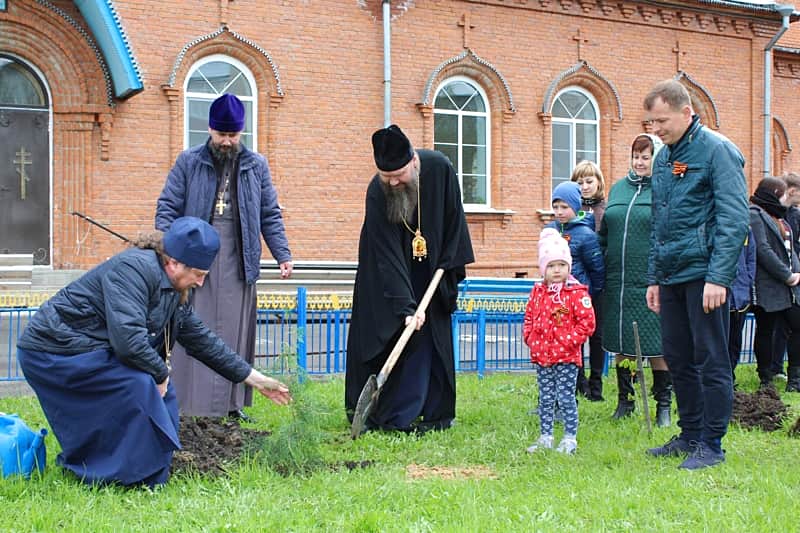 11 мая 2017 года на территории храма иконы Божией Матери «Всех скорбящих Радость» была организована и проведена экологическая акция «Посади дерево».