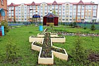 11 мая 2017 года на территории храма иконы Божией Матери «Всех скорбящих Радость» была организована и проведена экологическая акция «Посади дерево» (фото №4).