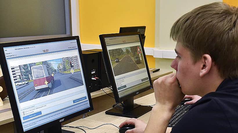 С 14 октября вступает в силу новый регламент проведения экзаменов на права и выдачи водительских удостоверений.