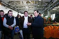 15 марта на базе Канашского завода технологической оснастки состоялся отраслевой практический семинар «Ознакомление конечного потребителя с работой КЗТО – производителя дорожной техники торговой марки (фото №13).