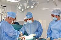 15 ноября состоялось знаковое событие для истории онкологической службы Чувашии. В новом хирургическом корпусе онкологического диспансера врачи провели первые операции (фото №1).