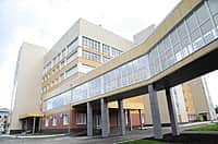 15 ноября состоялось знаковое событие для истории онкологической службы Чувашии. В новом хирургическом корпусе онкологического диспансера врачи провели первые операции (фото №2).