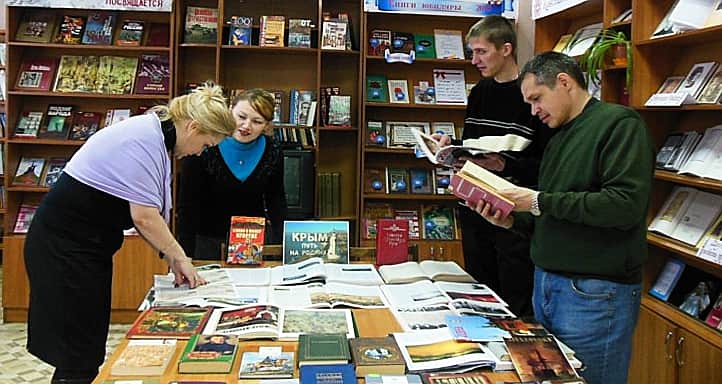 16 марта 2015 года в преддверии годовщины присоединения Крыма к России в Центральной библиотеке начала работу книжно-иллюстративная выставка "Крым. Путь на Родину".