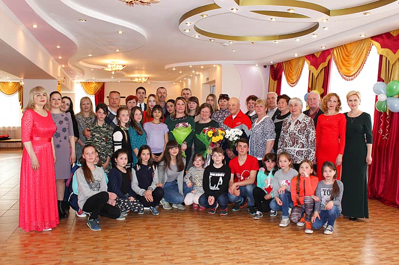 16 мая 2017 года во Дворце бракосочетаний города Канаш супруги Григорьевы Владимир Яковлевич и Дина Федоровна отпраздновали изумрудный юбилей супружеской жизни.