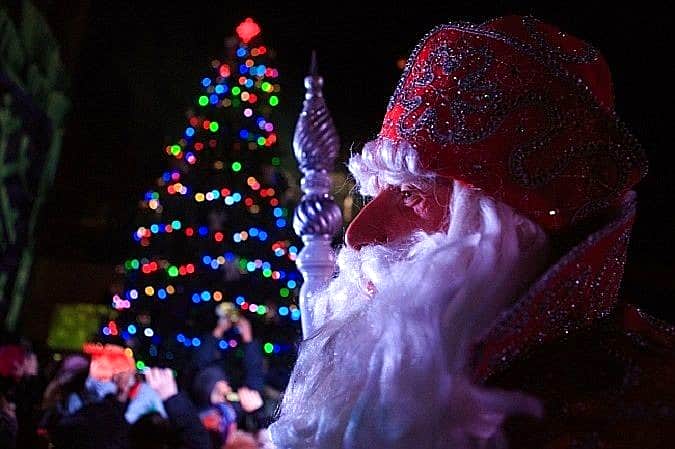 19 декабря в столице Чувашии стартуют главные новогодние городские мероприятия. Новогодний бульвар и Резиденция чебоксарского Деда Мороза принимают гостей до 10 января.