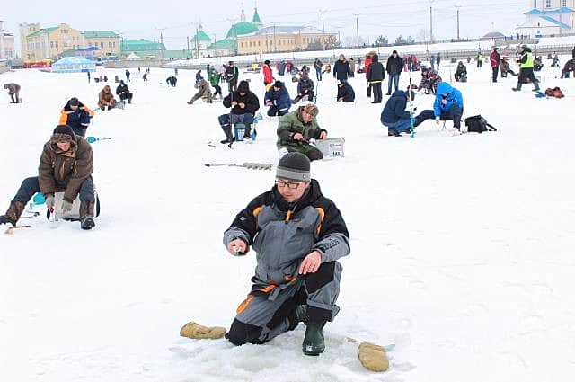 21 февраля в Чебоксарах прошел V Фестиваль по зимней ловле рыбы "Чебоксарская рыбалка", главным призом которого был снегоход.