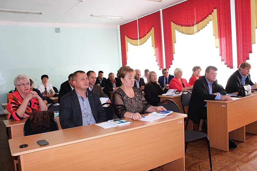 21 сентября 2015 г. депутатам Собрания депутатов города Канаш VI созыва вручены удостоверения.