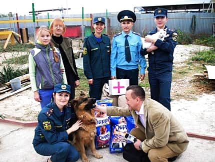 "25 добрых дел": сотрудники МЧС России оказали помощь приюту для бездомных животных.