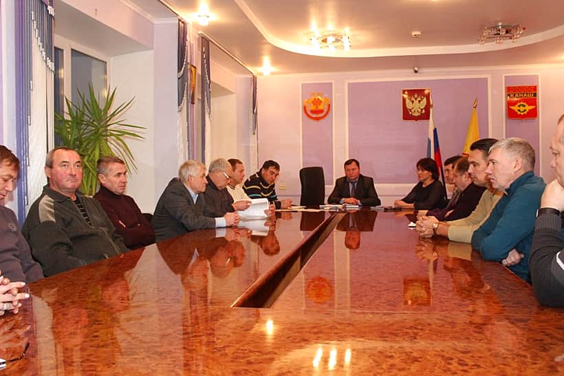 25 ноября глава администрации г. Канаш В.В. Софронов встретился с предпринимателями.