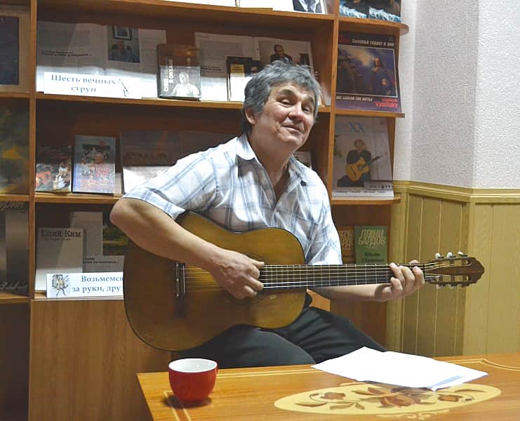 28 января в Центральной библиотеке для горожан состоялся вечер гитарной музыки В.Н. Калиновского "Наполним музыкой сердца…".