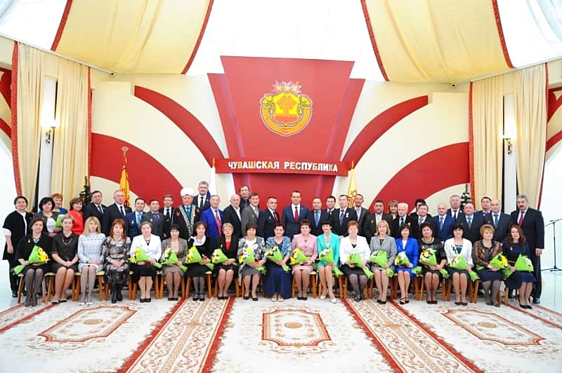 34 жителя Чувашии были удостоены государственных наград. Среди них и глава Шальтямского поселения Николаев В.Г., который награжден Знаком отличия "За безупречную службу в органах самоуправления ЧР".