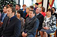 34 жителя Чувашии были удостоены государственных наград. Среди них и глава Шальтямского поселения Николаев В.Г., который награжден Знаком отличия "За безупречную службу в органах самоуправления ЧР" (фото №4).