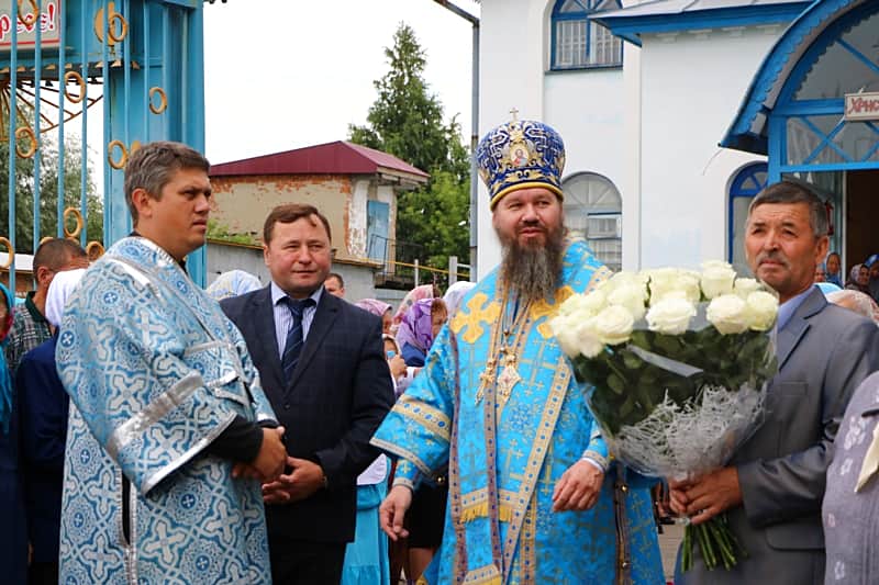 5 августа для праздничной службы в храм Святителя Николая г. Канаш прибыл Высокопреосвященнейший митрополит Чебоксарский и Чувашский Варнава.