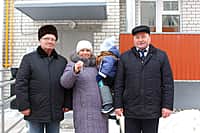 6 декабря в Восточном микрорайоне города Канаша открыл двери новый дом №43а, построенный в рамках программы Переселения граждан из аварийного жилищного фонда (фото №1).