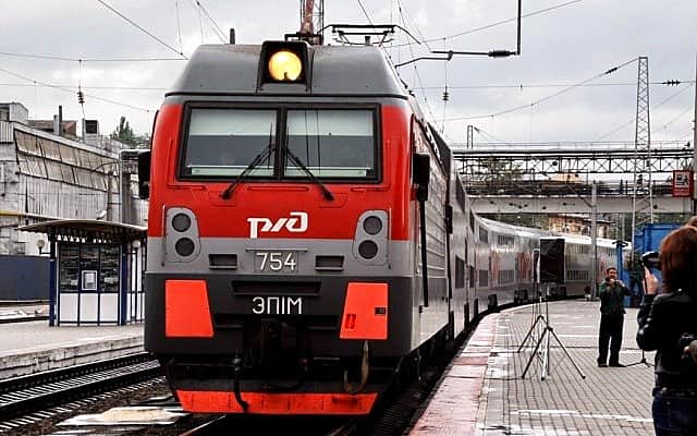 76 дополнительных поездов дальнего следования назначены в дни ноябрьских праздников.