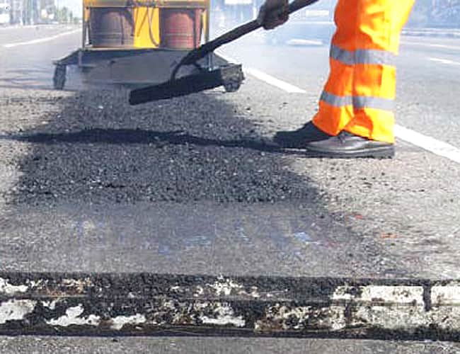 Администрацией Канашского района объявлен аукцион по ремонту автомобильной дороги. Начальная цена контракта 0,9 млн. рублей.