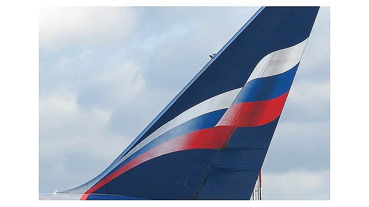 Аэрофлот отменил запрет на пользование мобильным телефоном и планшетом в полете на этапах взлета и посадки.