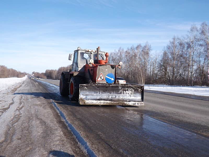 На автодорогах Чувашии задействовано 228 единиц спецтехники.
