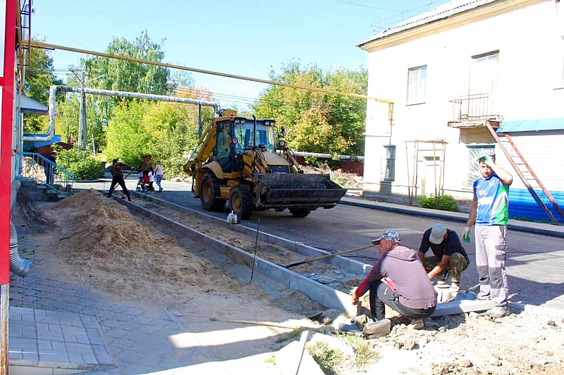 Близится к завершению благоустройство дворовых территорий по адресам: ул. Пушкина, д. 30, ул. Московская, д. 6 и ул. Московская д. 10.