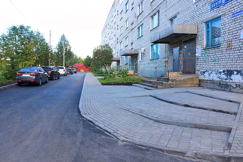 Благоустройство дворовой территории по адресу мкр.Восточный, дом 33 близится к завершению.