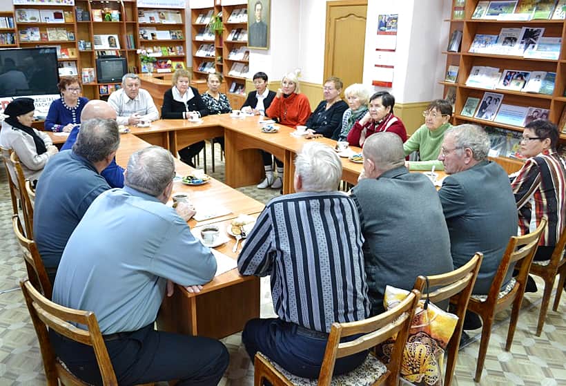 В Центральной библиотеке г.Канаш состоялась встреча жителей города с депутатом Собрания депутатов А.В. Александровым.