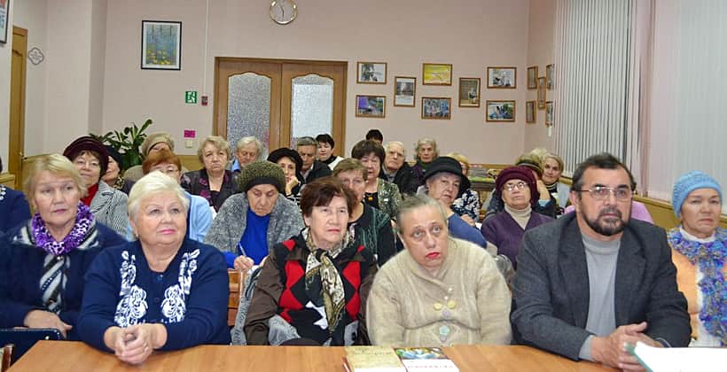 в Центральной библиотеке состоялось очередное заседание клуба "Родник", посвященное 105-летию четы заслуженных художников России и Чувашии Людмилы и Аркадия Акцыновых.