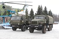 На центральной площади г. Канаш прошел праздник ко Дню защитника Отечества (фото №1).