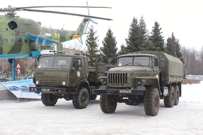 На центральной площади г. Канаш прошел праздник ко Дню защитника Отечества.