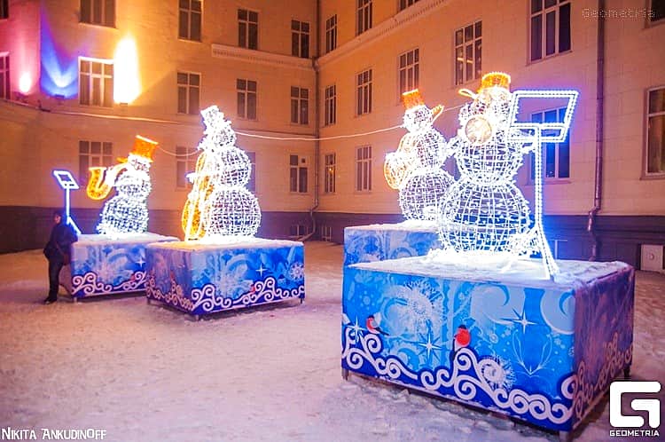 В центре города Чебоксары снова поселился "Квартет снеговиков".