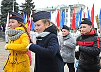 В Чебоксарах митинг, посвященный Дню народного единства, собрал более 10 тысяч человек (фото №5).