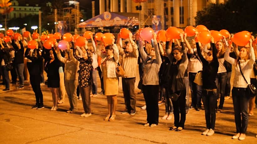 В Чебоксарах налоговая служба к своему 25-летию организовала флешмоб.