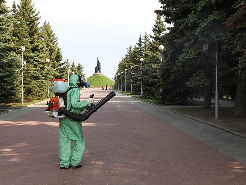 В Чебоксарах приступили к уничтожению комаров и клещей.