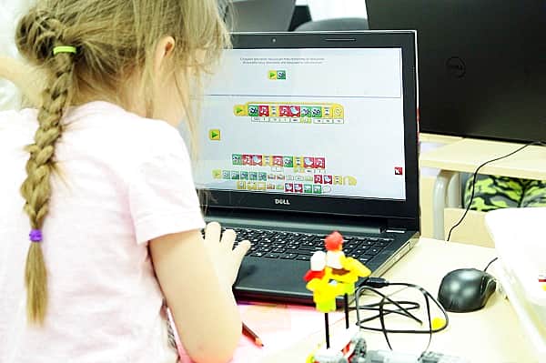 В Чебоксарах пройдут бесплатные курсы по робототехнике и английскому для детей из многодетных и малоимущих семей.