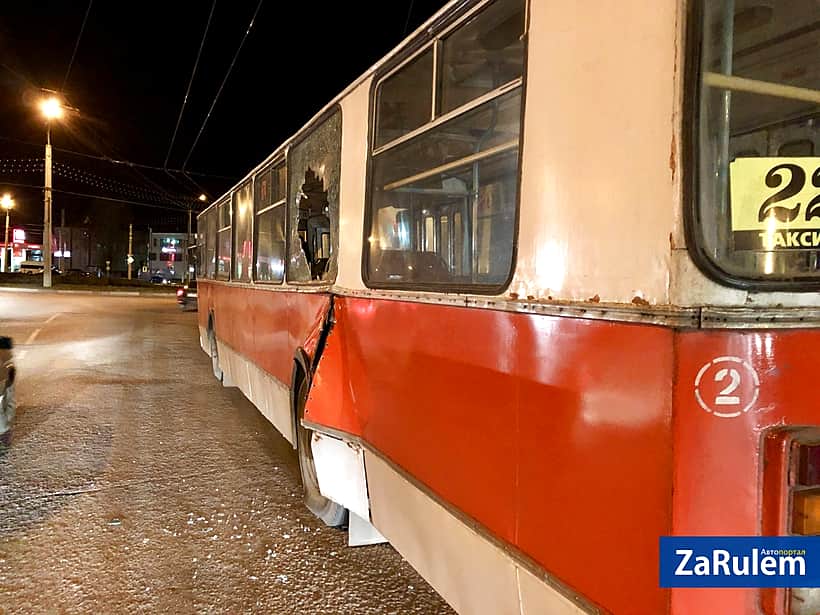 В Чебоксарах проводится проверка по факту происшествия с участием троллейбуса, в результате чего пострадал один пассажир.