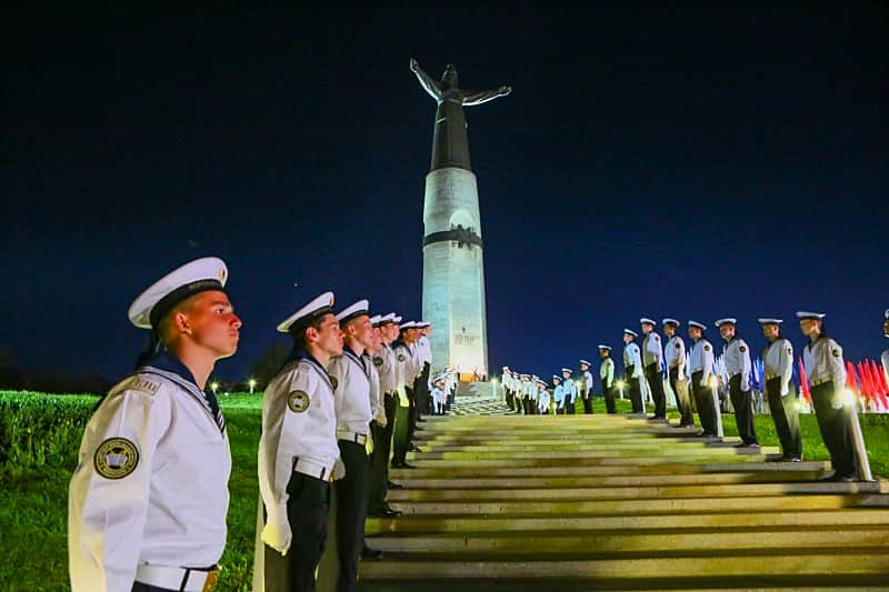 В Чебоксарах состоялся митинг-концерт "Во имя Великой Победы!".