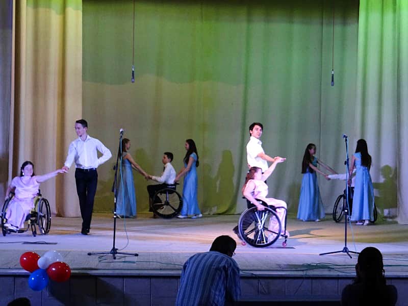 В Чебоксарах стартовал проект "Социальная реабилитация инвалидов посредством обучения их танцам".