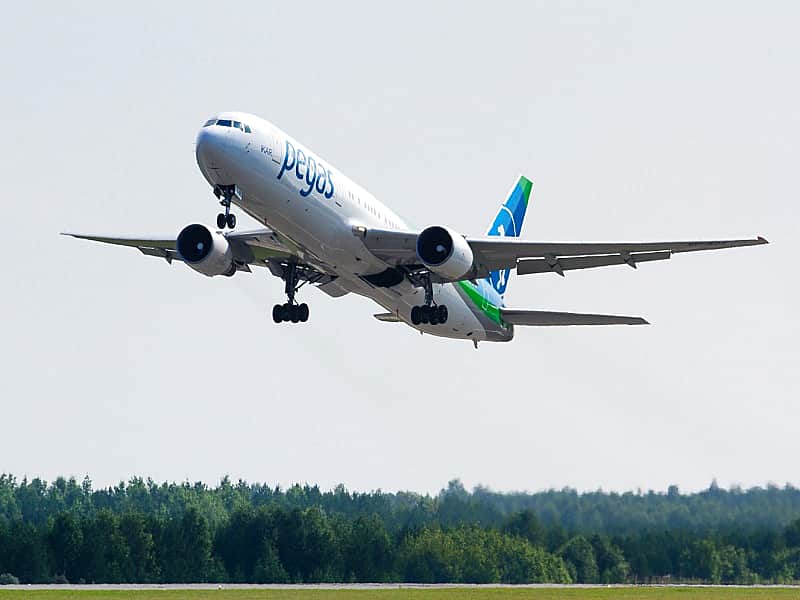 Чебоксарцы смогут летать в Крым три раза в неделю. Перелеты будут осуществляться по четвергам, пятницам и субботам.