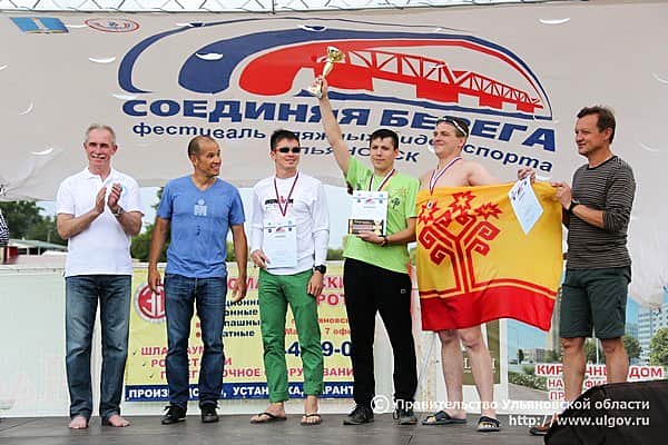 Чебоксарский аквайсер вошел в тройку лучших при заплыве через Волгу, который прошел в Ульяновске.