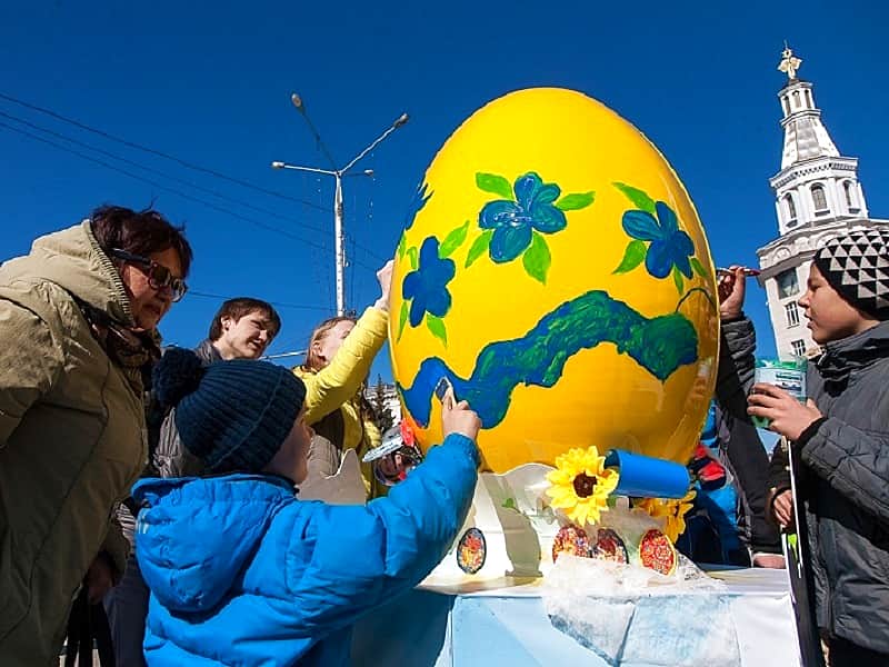 Перед чебоксарскими церквями поставят расписные яйца и пасхальных кроликов.
