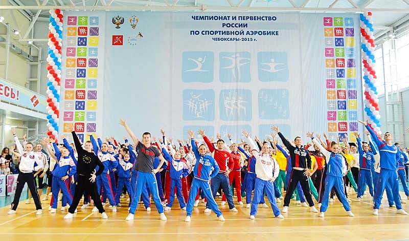 На чемпионате России в Чебоксарах состоялся танцевальный флэш-моб в честь 20-летия спортивной аэробики.
