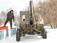 В честь дня вывода войск из Афганистана, 15 февраля 2017 г., в деревне Большие Бикшихи установлена пушка-памятник (фото №1).