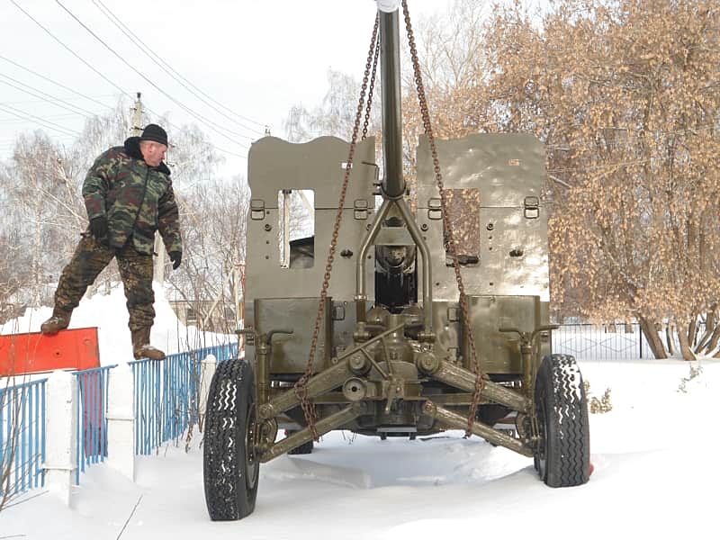 В честь дня вывода войск из Афганистана, 15 февраля 2017 г., в деревне Большие Бикшихи установлена пушка-памятник.