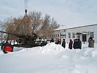 В честь дня вывода войск из Афганистана, 15 февраля 2017 г., в деревне Большие Бикшихи установлена пушка-памятник (фото №2).