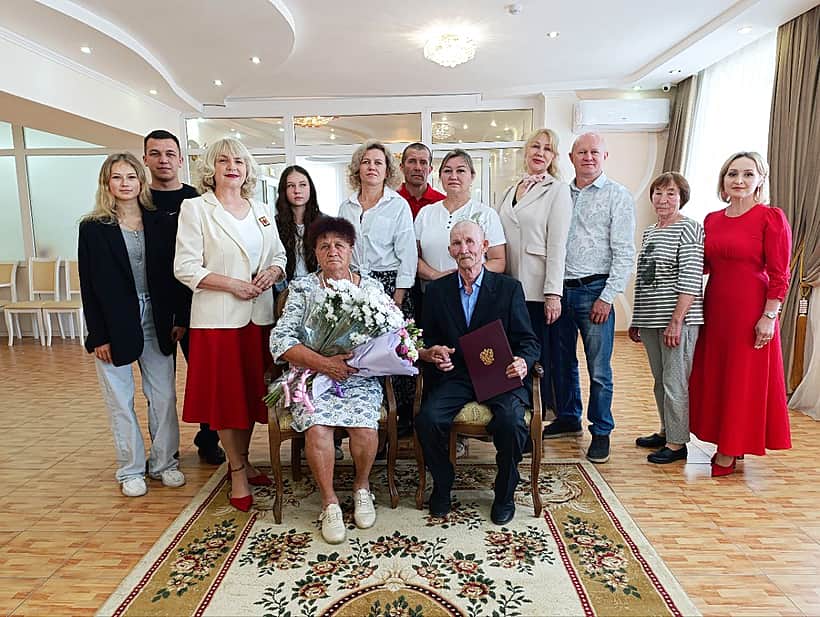 Церемония чествования золотого юбилея супругов Никитиных.
