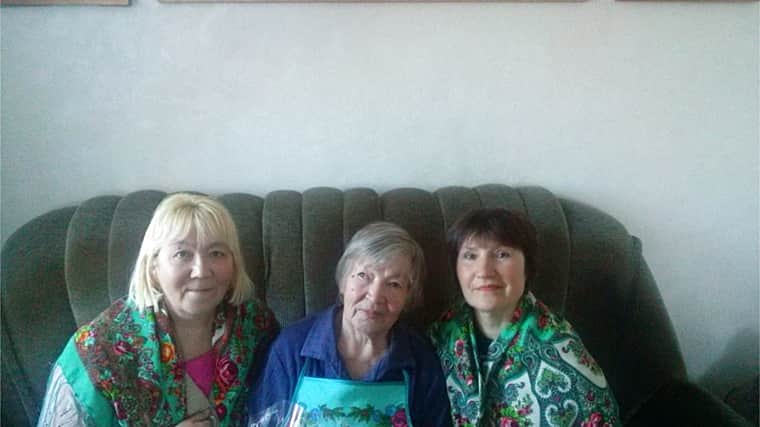 Члены клуба «Хозяюшка» посетили на дому ветеранов труда.